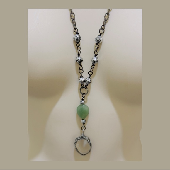 Artisan Magnifying Glass Caged in Silver-Blend Metalwork Jade Wire-Wrap Necklace - Picture 4 of 14
